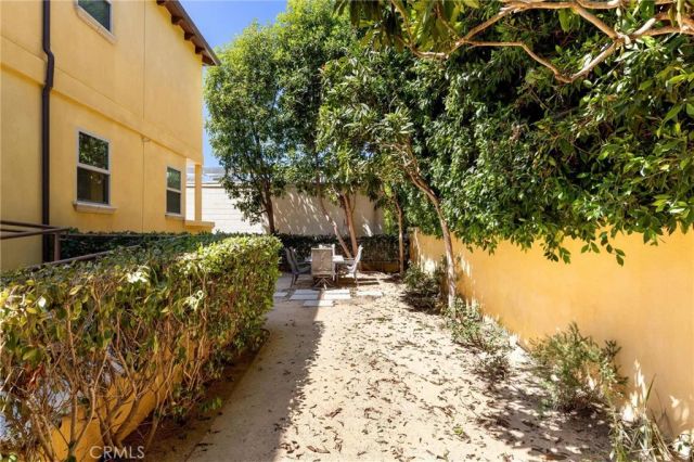 1551 Artesia Boulevard 4, Manhattan Beach, CA 90266