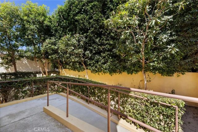 1551 Artesia Boulevard 4, Manhattan Beach, CA 90266