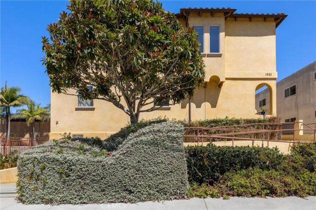 1551 Artesia Boulevard 4, Manhattan Beach, CA 90266