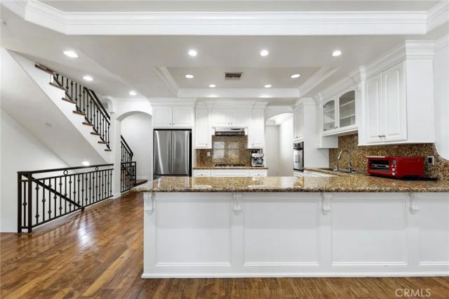 1551 Artesia Boulevard 4, Manhattan Beach, CA 90266