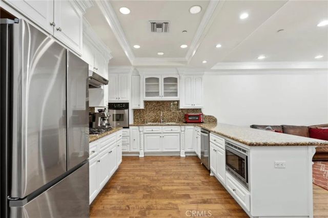 1551 Artesia Boulevard 4, Manhattan Beach, CA 90266