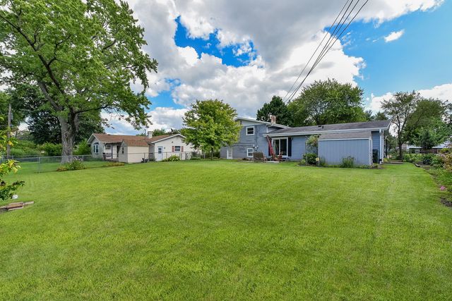 535 Illini Drive, Carol Stream, IL 60188