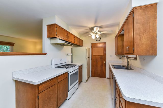 535 Illini Drive, Carol Stream, IL 60188
