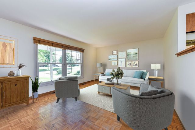 535 Illini Drive, Carol Stream, IL 60188