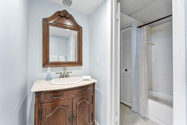 8 N Royal Palm Way 6040, Boca Raton, FL 33432