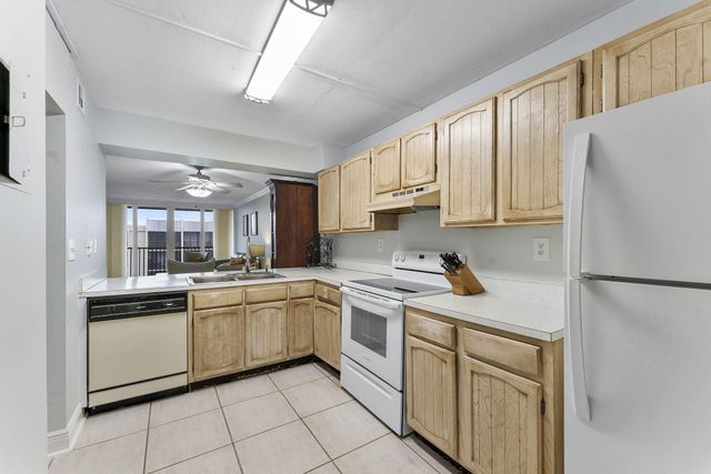 8 N Royal Palm Way 6040, Boca Raton, FL 33432