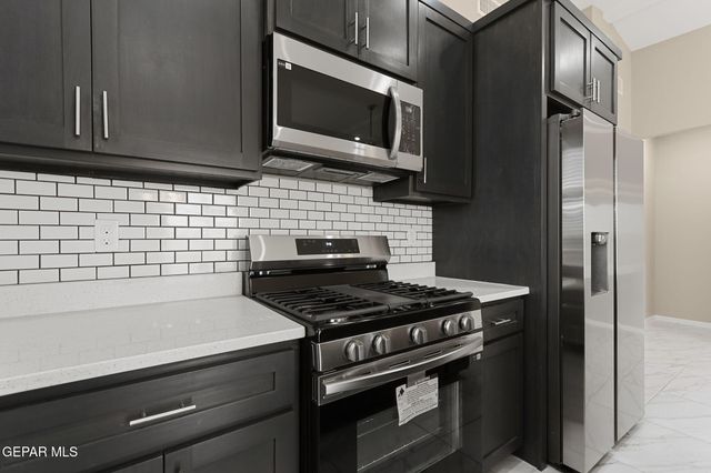 666 E Davi's Greenwood Court E, Vinton, TX 79821