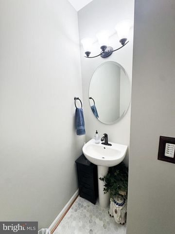 12 COLONEL MILES CT, Harpers Ferry, WV 25425