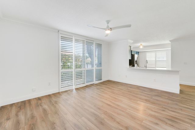 127 Yacht Club Way 101, Hypoluxo, FL 33462