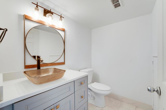 127 Yacht Club Way 101, Hypoluxo, FL 33462