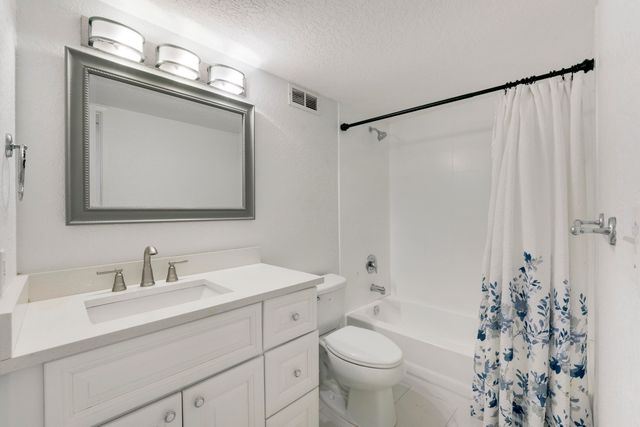 127 Yacht Club Way 101, Hypoluxo, FL 33462