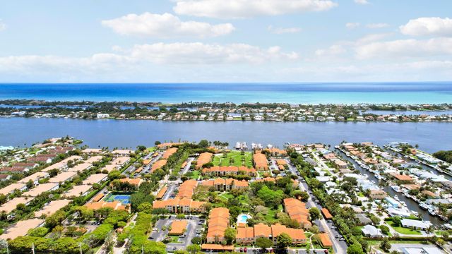 127 Yacht Club Way 101, Hypoluxo, FL 33462