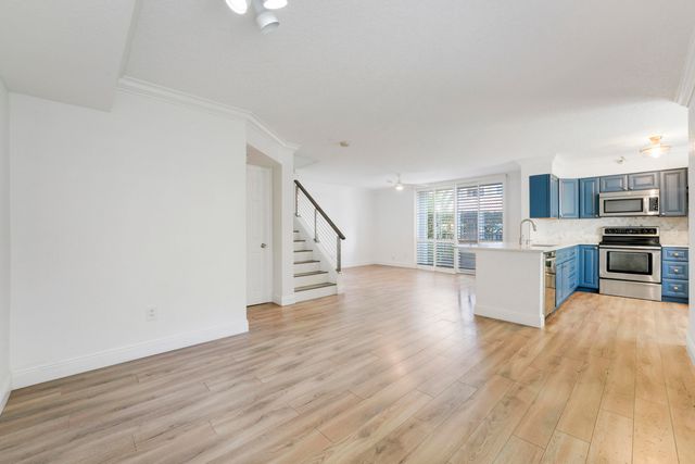 127 Yacht Club Way 101, Hypoluxo, FL 33462