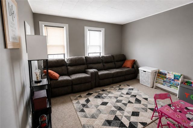 284 Olmstead Avenue, Lancaster, NY 14043