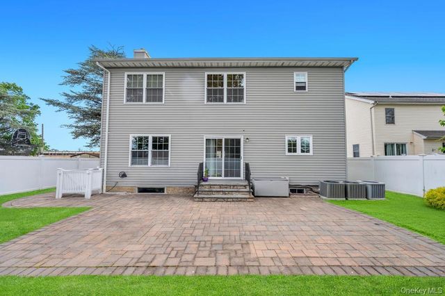 14 Kent Road, Valley Stream, NY 11580