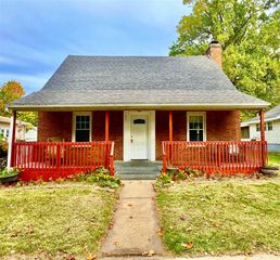 95 S West Street, Hillsdale, MI 49242