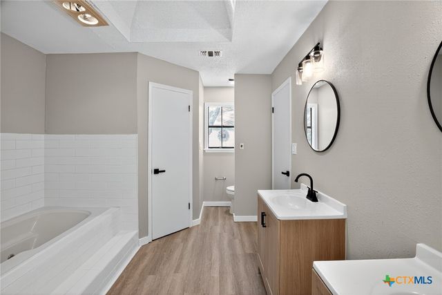 107 Cherry Hills Drive, Rockport, TX 78382