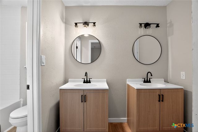 107 Cherry Hills Drive, Rockport, TX 78382