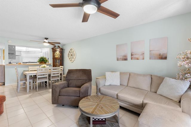 1270 SE Parkview Place B5, Stuart, FL 34994