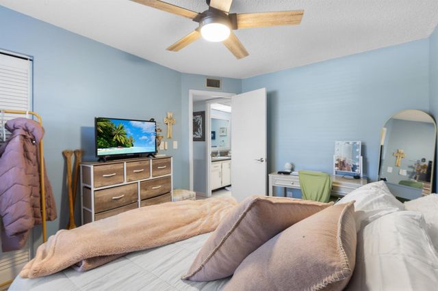 1270 SE Parkview Place B5, Stuart, FL 34994
