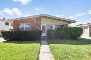 8441 W Madison Drive, Niles, IL 60714