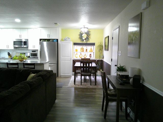 6937 Woodmore Oaks Dr, Orangevale, CA 95662