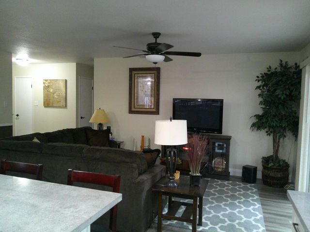 6937 Woodmore Oaks Dr, Orangevale, CA 95662