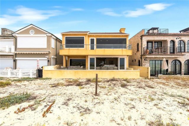 1554 E Oceanfront, Newport Beach, CA 92661