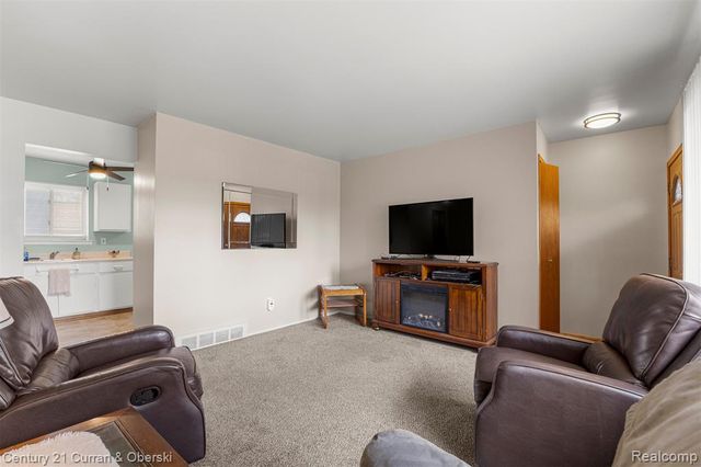 7011 Helen Street, Garden City, MI 48135