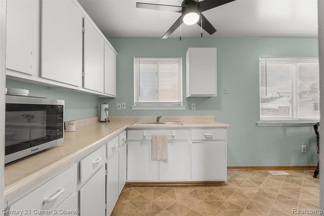 7011 Helen Street, Garden City, MI 48135