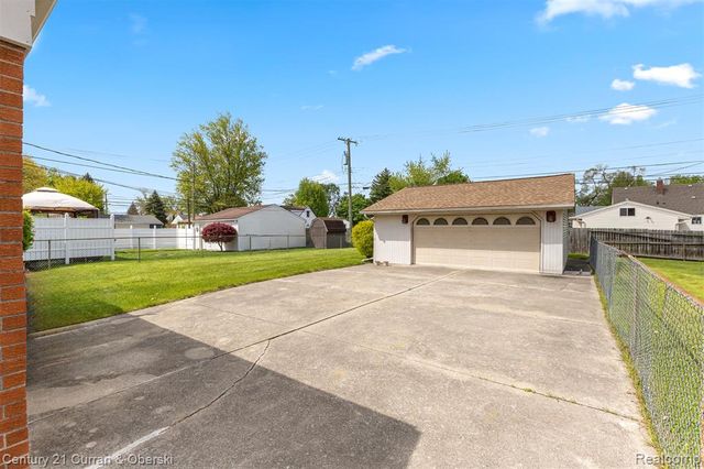 7011 Helen Street, Garden City, MI 48135