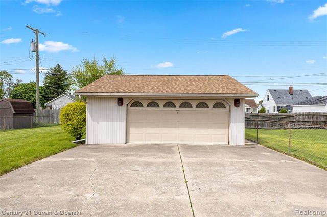 7011 Helen Street, Garden City, MI 48135
