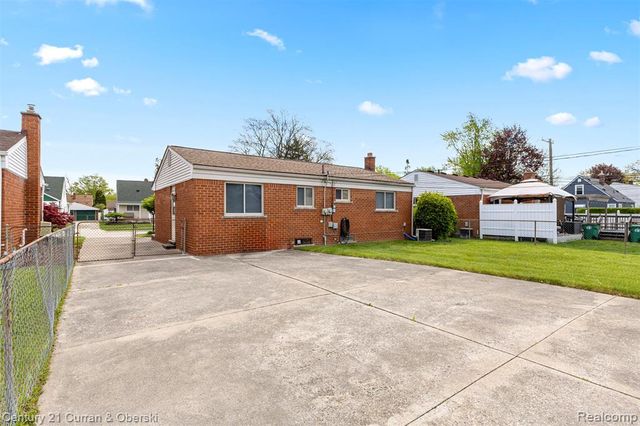 7011 Helen Street, Garden City, MI 48135