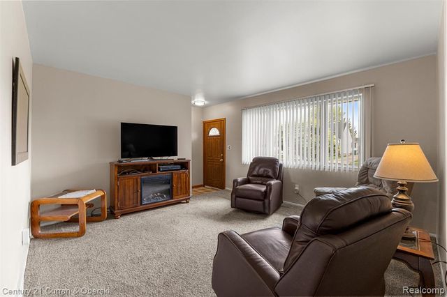 7011 Helen Street, Garden City, MI 48135