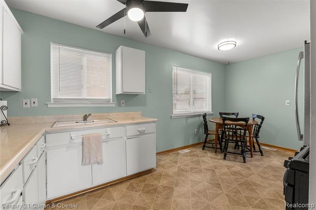7011 Helen Street, Garden City, MI 48135