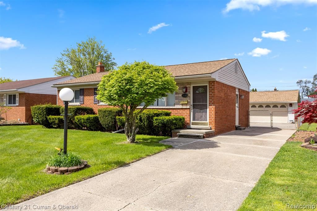 7011 Helen Street, Garden City, MI 48135