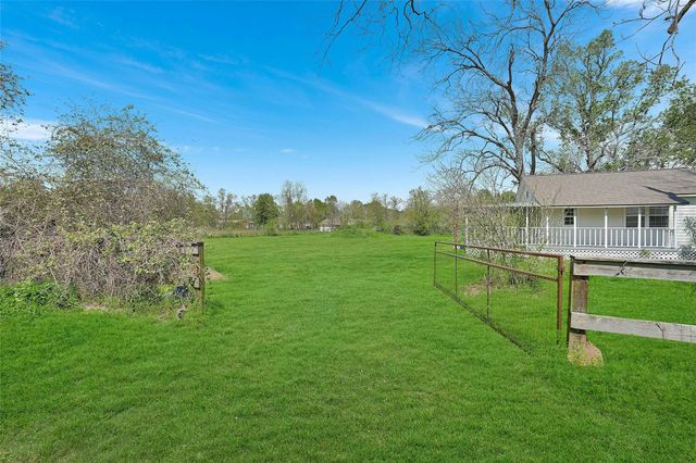279 County Road 2363 E, Hardin, TX 77575