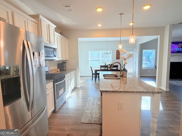 1040 Shadow Glen Drive, Fairburn, GA 30213