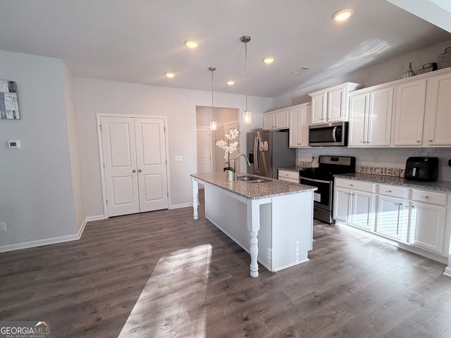 1040 Shadow Glen Drive, Fairburn, GA 30213