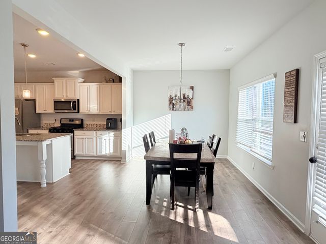 1040 Shadow Glen Drive, Fairburn, GA 30213