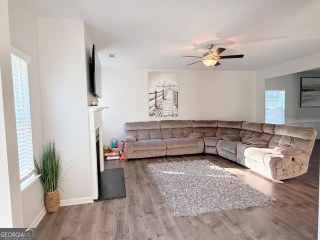 1040 Shadow Glen Drive, Fairburn, GA 30213