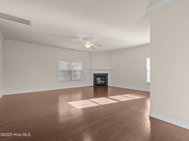 402 Boathouse Court, Swansboro, NC 28584