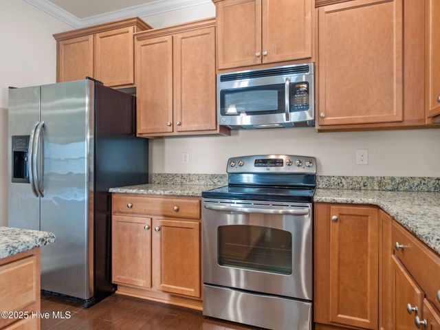 402 Boathouse Court, Swansboro, NC 28584