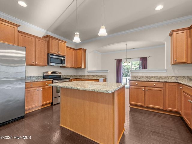 402 Boathouse Court, Swansboro, NC 28584