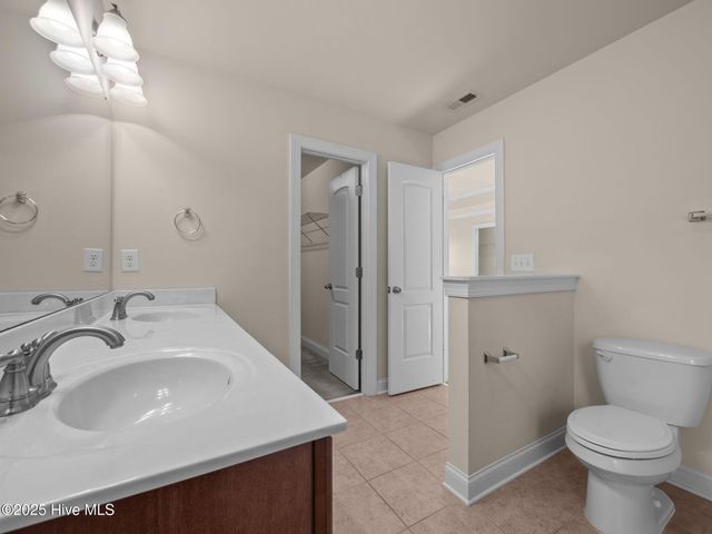 402 Boathouse Court, Swansboro, NC 28584