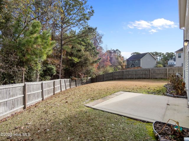 402 Boathouse Court, Swansboro, NC 28584