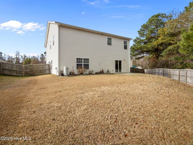 402 Boathouse Court, Swansboro, NC 28584