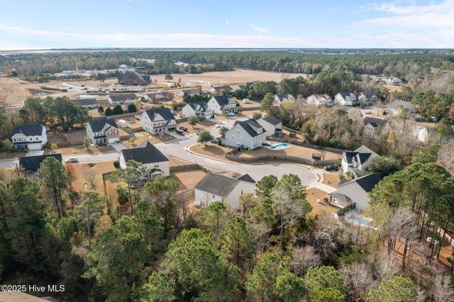 402 Boathouse Court, Swansboro, NC 28584