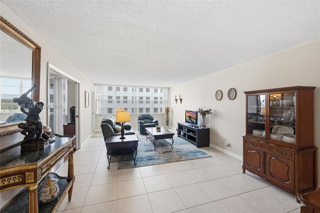 1160 N Federal Hwy 822, Fort Lauderdale, FL 33304