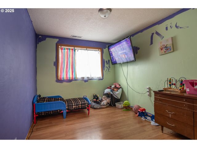 1785 Nw GROVE St, Roseburg, OR 97471